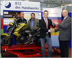 Honda übergibt Motorrad an BTZ